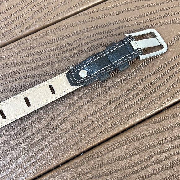 Relic by fossil black oval cut out skinny belt with silver buckle - Picture 8 of 9